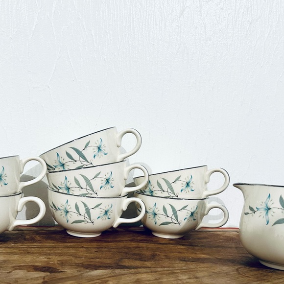 Vintage blue floral design Tea/coffee cups w/creamer - Picture 10 of 10